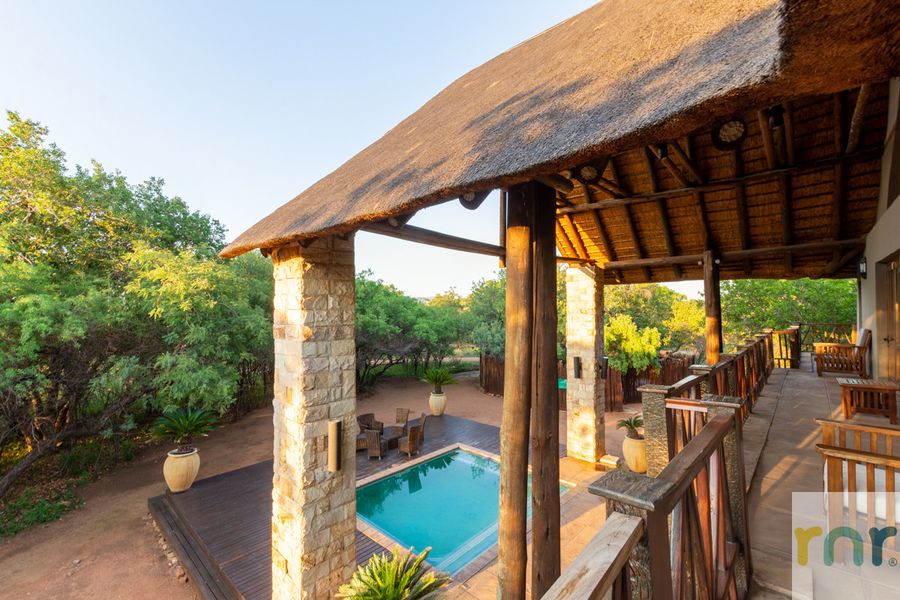 Beautiful 4-bedroom, 33 Zebula - Photo 3