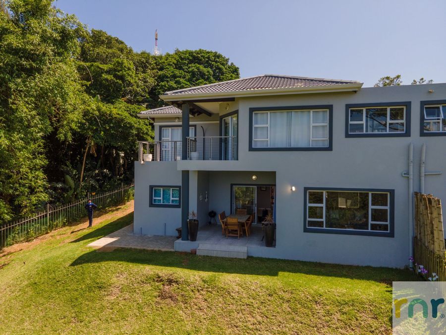 1 Blamey Close, 3 Bedroom Beachront Holiday Home