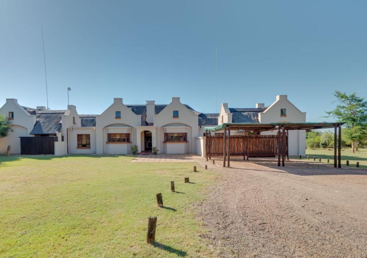 Zebula 1 Pela Lodge (4-bedroom house)