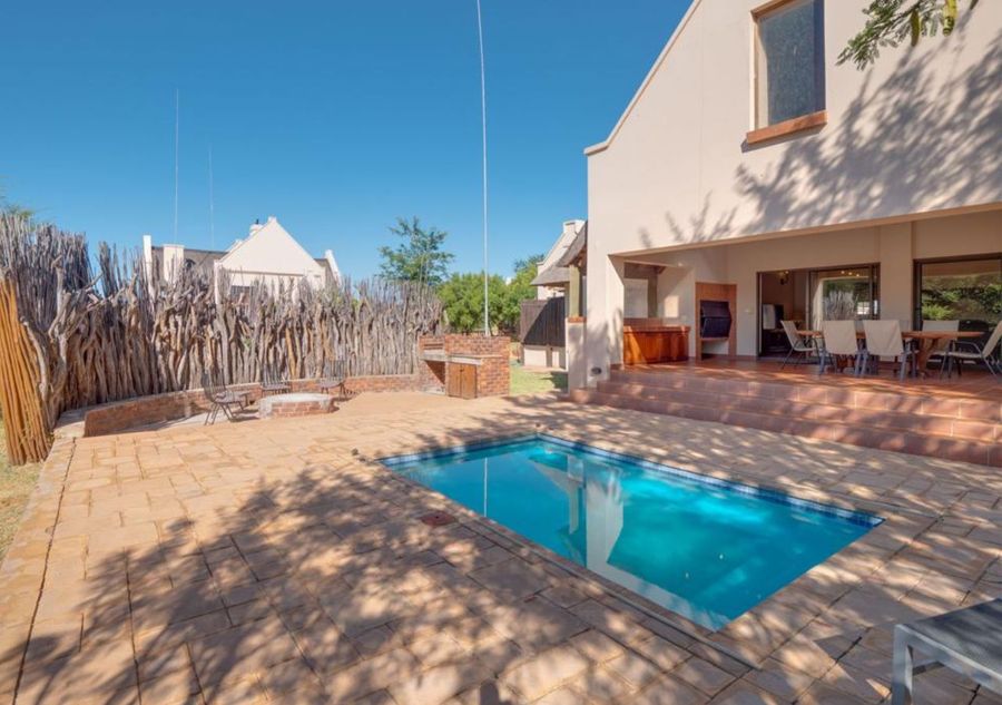 Zebula 1 Pela Lodge - 4 Bedroom House with 2 Bedroom Cottage - Photo 5