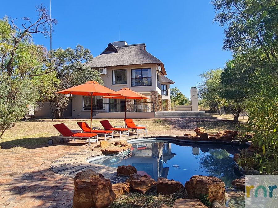 Zebula 106 - 4 bedroom Luxury House - Photo 3