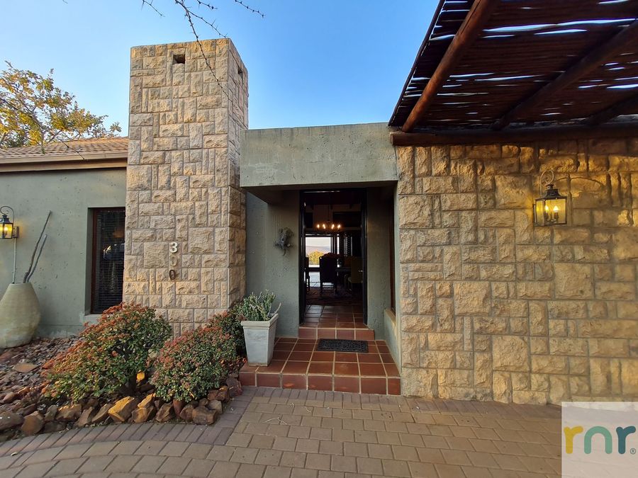 300 Elements - 4 Bedroom - Photo 3