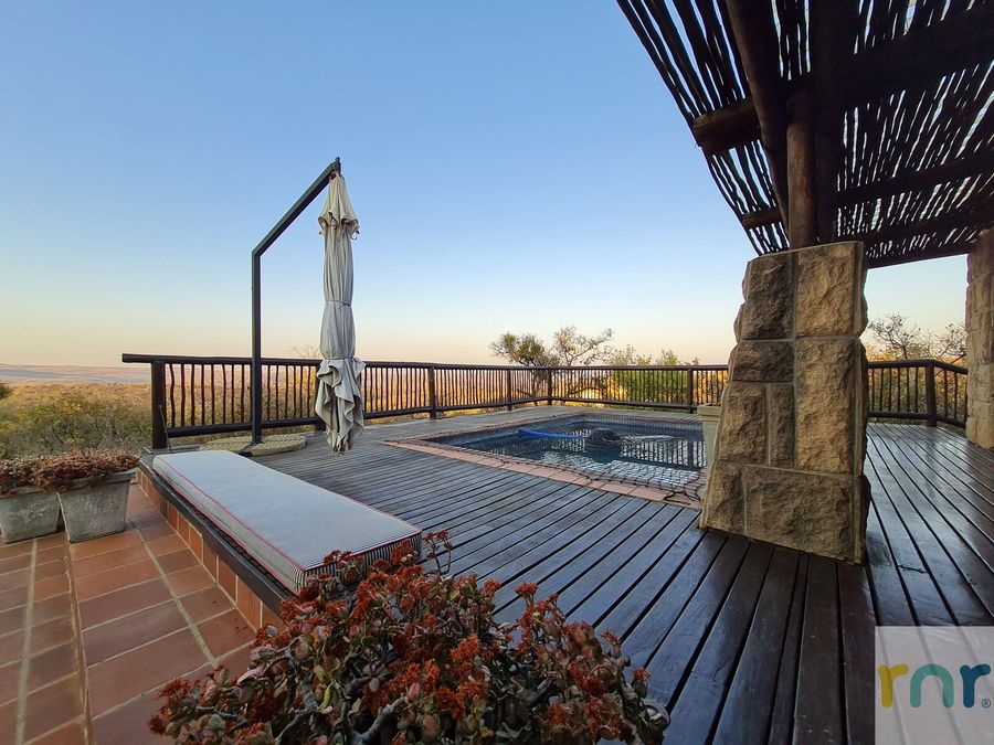 300 Elements - 4 Bedroom - Photo 2