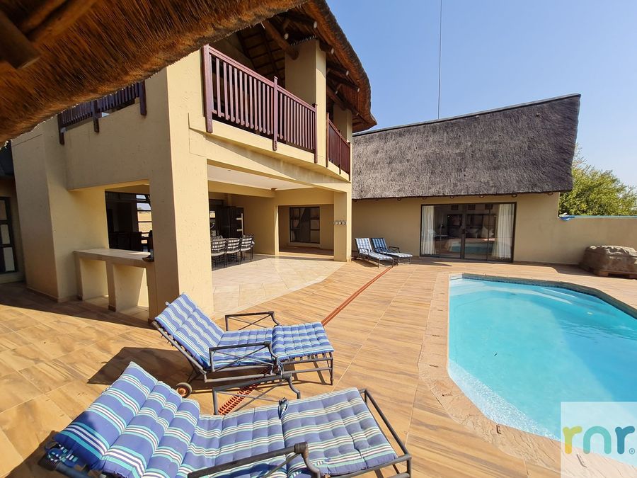 Moshate Lodge Zebula 4 Bedroom Holiday home - Photo 5