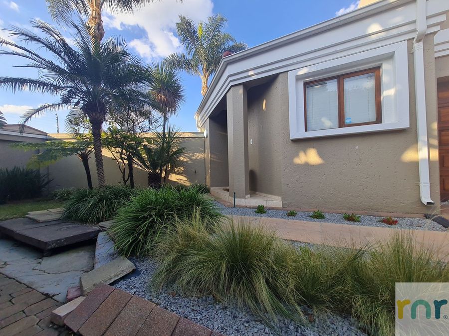 1 Pineslopes Estate - 3 Bedroom - Photo 3