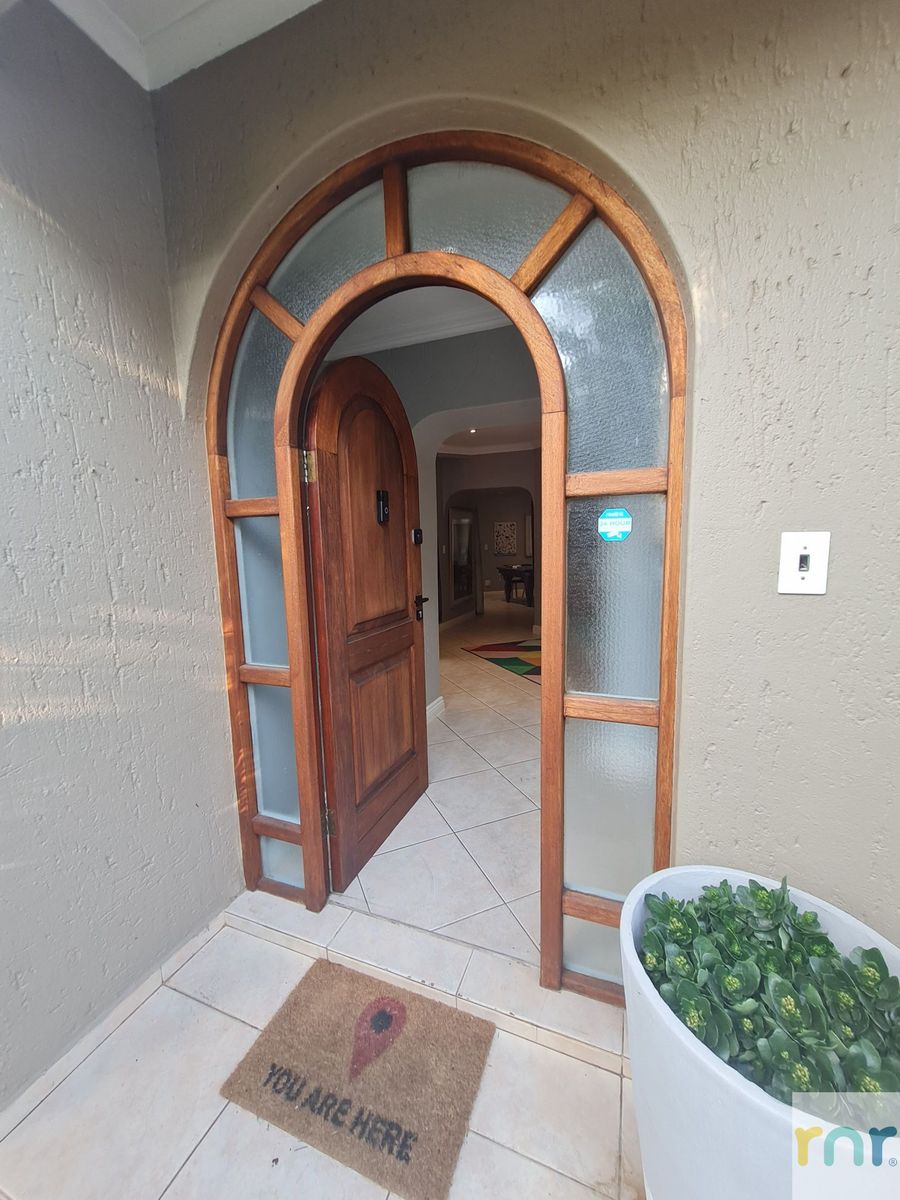 1 Pineslopes Estate - 3 Bedroom - Photo 4