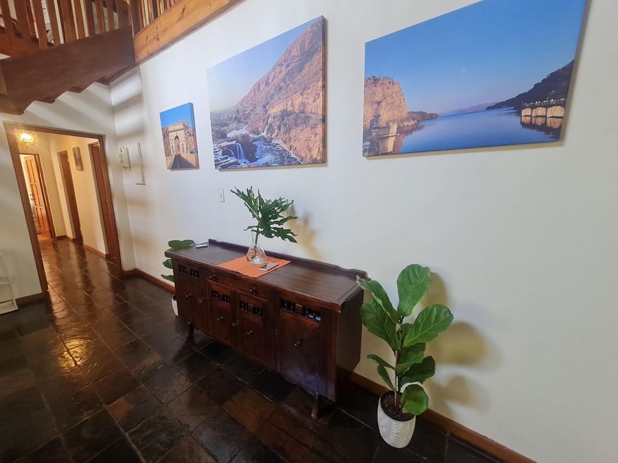 60 on Monica, 6 Bedroom Lesedi Lodge, Hartbeespoort - Photo 4