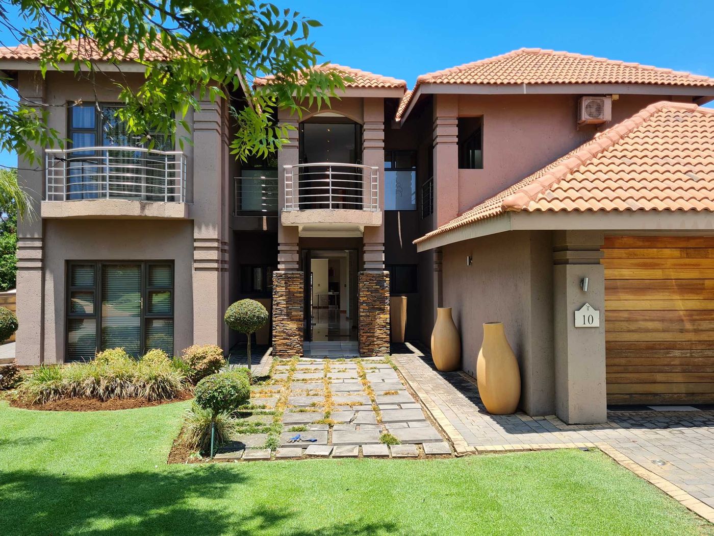 10 Pecanwood Drive, 4 Bedroom Beauty