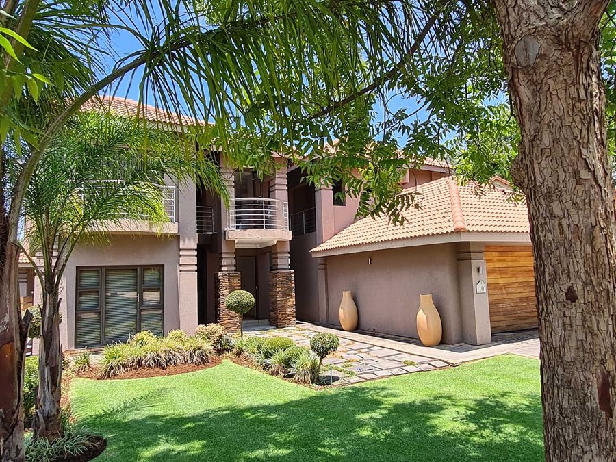 10 Pecanwood Drive, 4 Bedroom Beauty - Photo 2