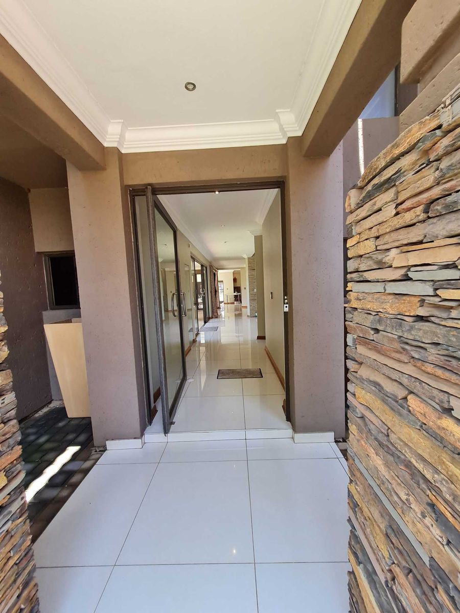 10 Pecanwood Drive, 4 Bedroom Beauty - Photo 4