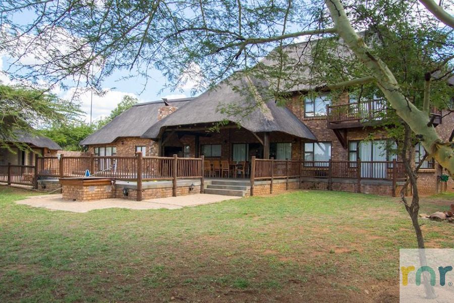 Zebula 4 Bedroom with cottage ZWG1 - Photo 2