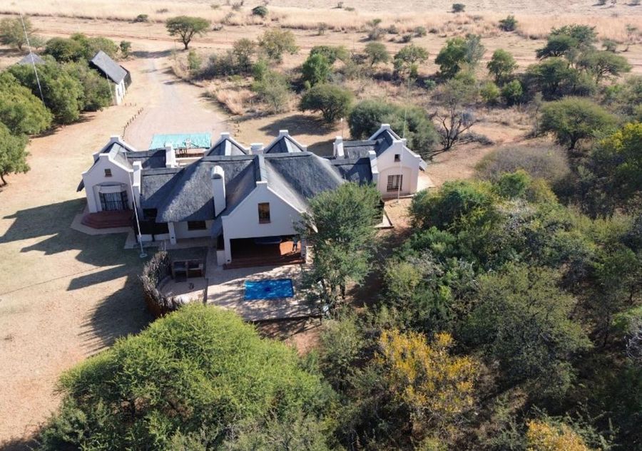 Zebula 1 Pela Lodge (4-bedroom house) - Photo 2