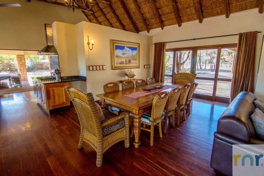 Zebula 5 Bedroom Luxury House IZN2 - Photo 3