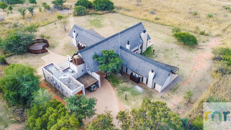 Zebula M81 - 4 Bedroom House with Loft Area (Sleeps 16)
