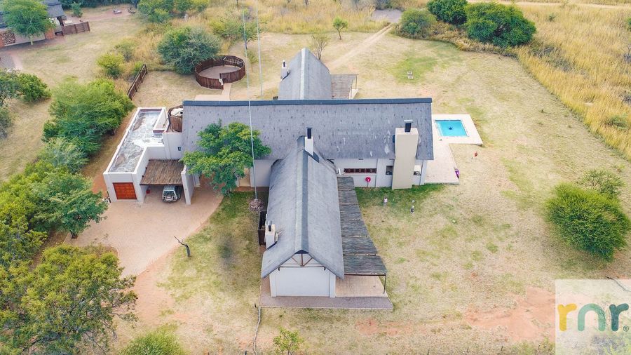 Zebula M81 - 4 Bedroom House with Loft Area (Sleeps 16) - Photo 2