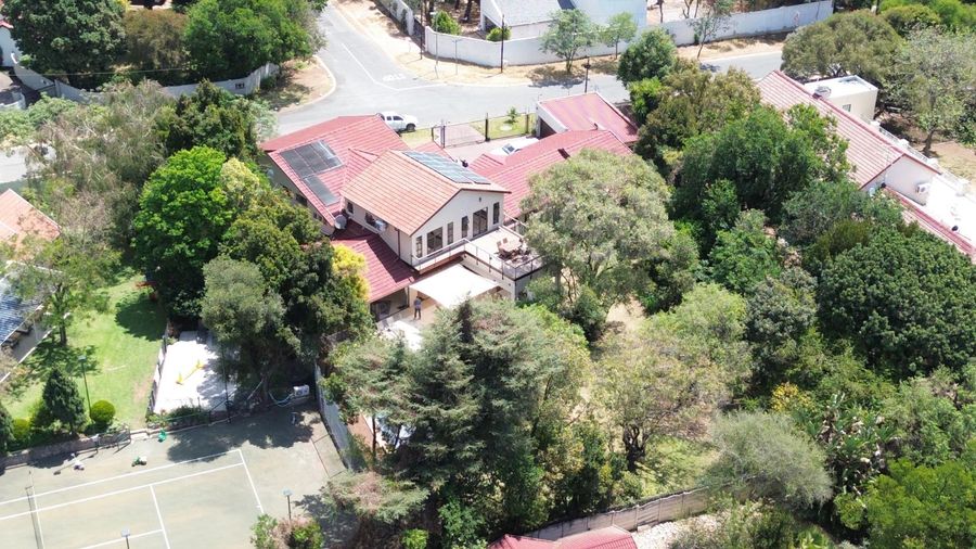 Blessed in Morningside - 5 Bedroom - Photo 4