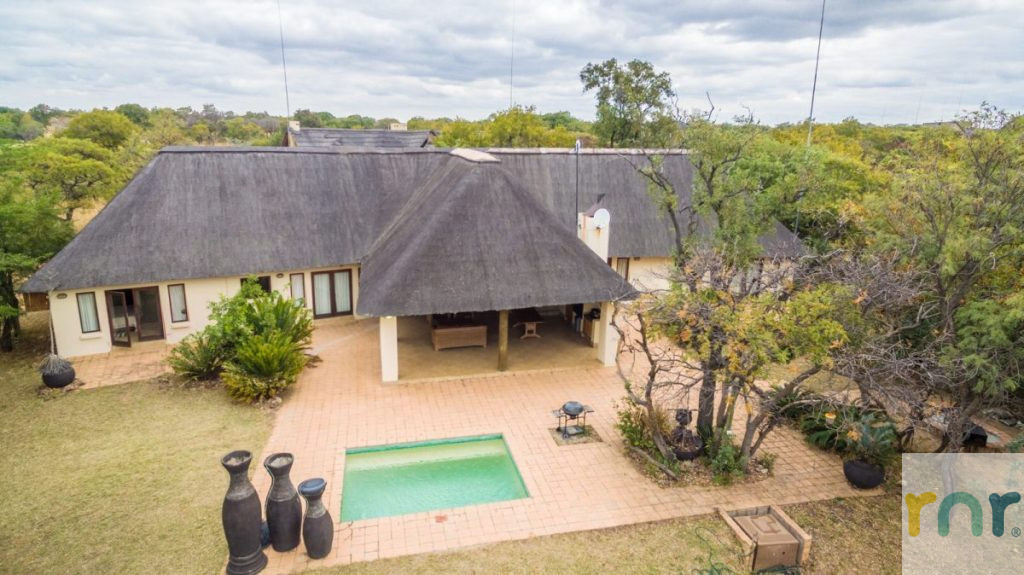 Zebula 4 Bedroom Holiday Home IZ35