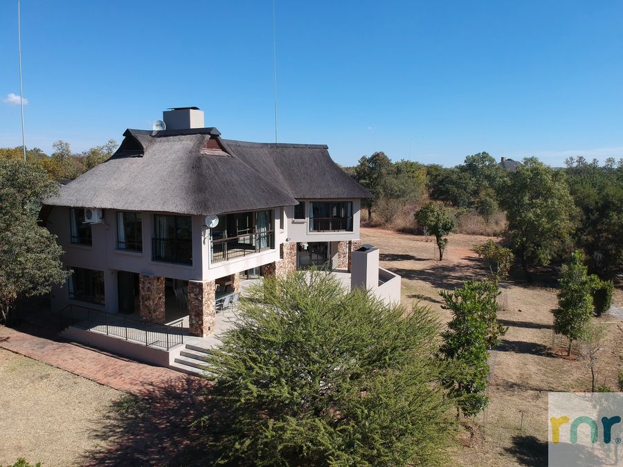 Zebula 106 - 4 bedroom Luxury House - Photo 2