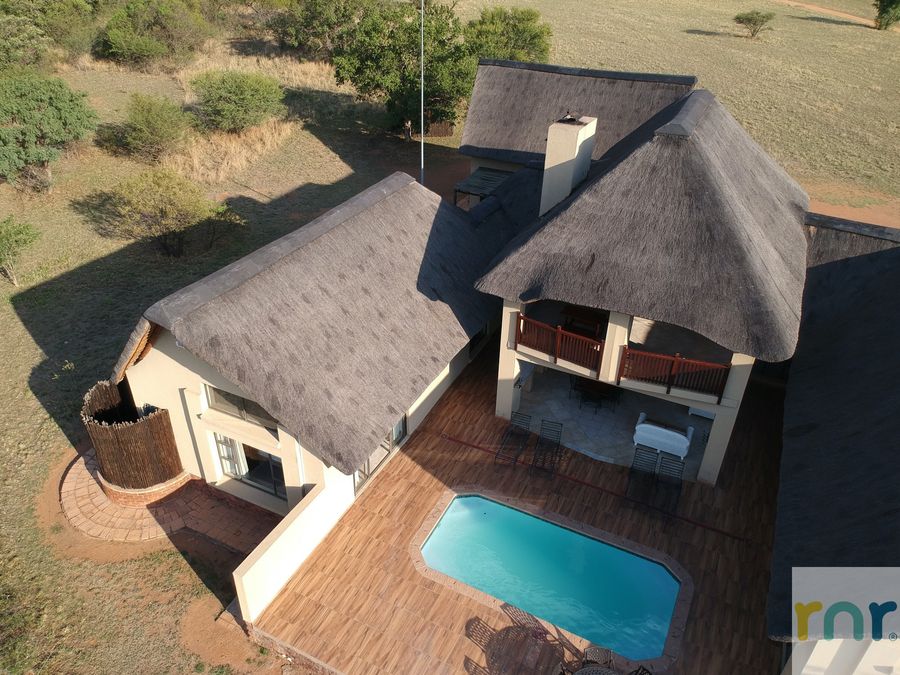 Moshate Lodge Zebula 4 Bedroom Holiday home - Photo 2