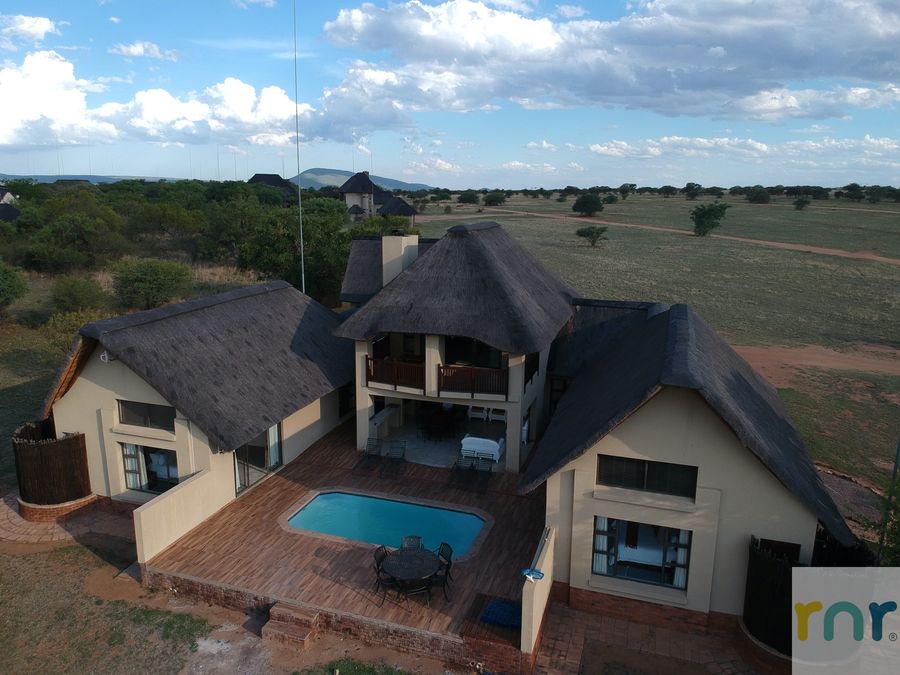 Moshate Lodge Zebula 4 Bedroom Holiday home - Photo 3