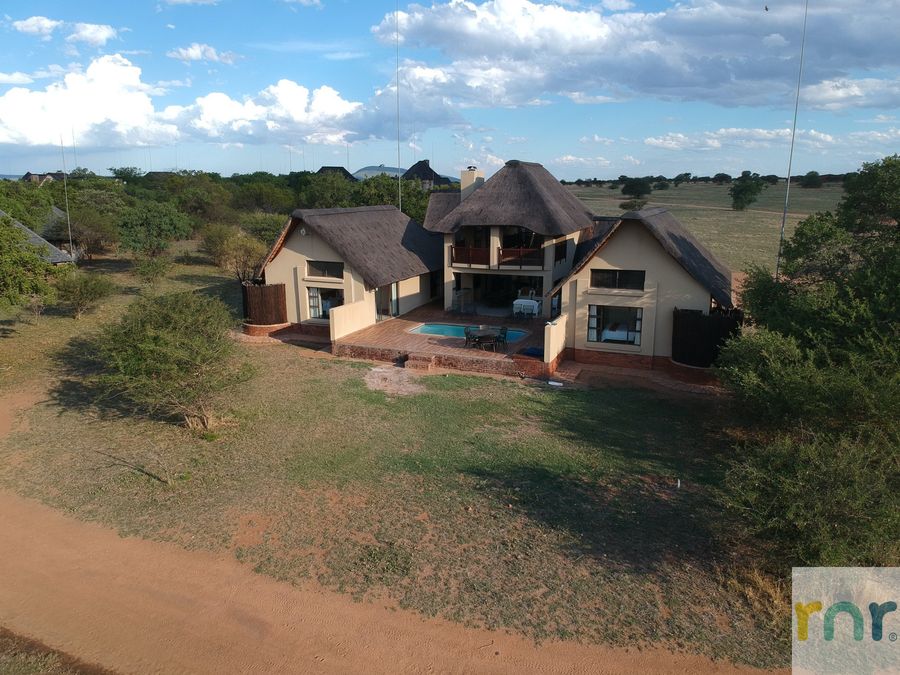 Moshate Lodge Zebula 4 Bedroom Holiday home - Photo 4