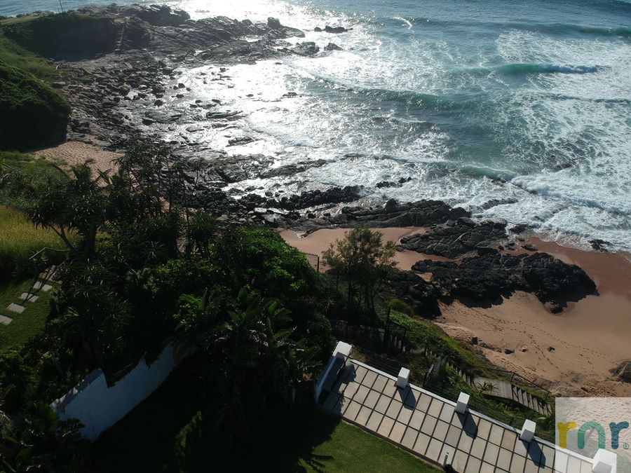 Four Bedroom Main & 2 Bedroom Cottage Ballito Beachfront - KTL1 - Photo 3