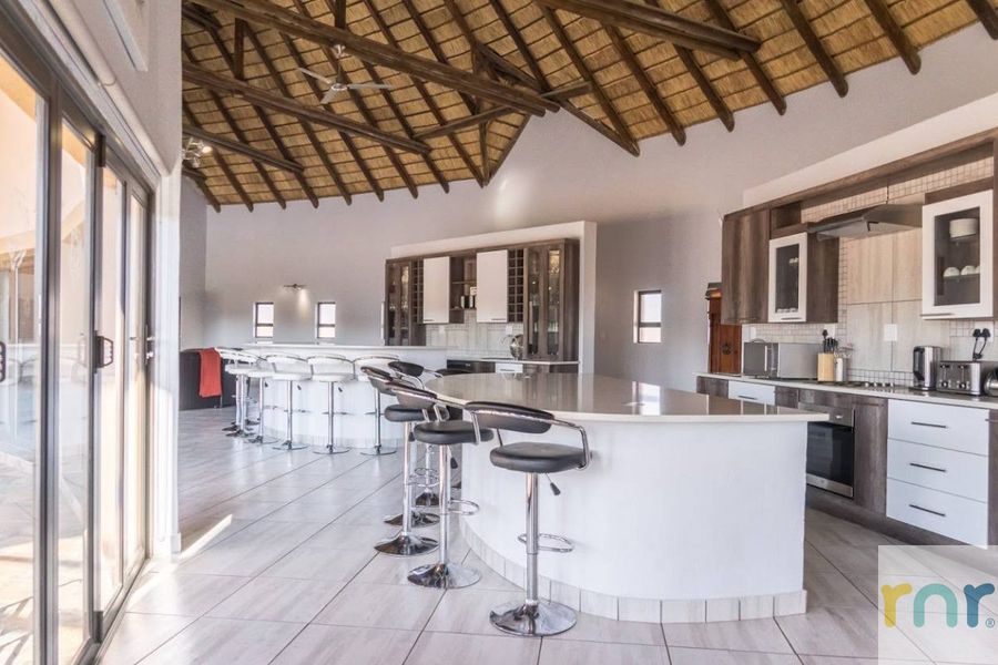Zebula 5 bedroom house, pool, jacuzzi, green IZK1 - Photo 4