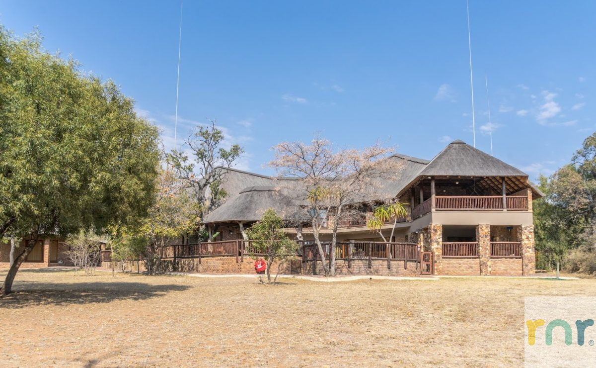Zebula 7 Bedroom House IZ142