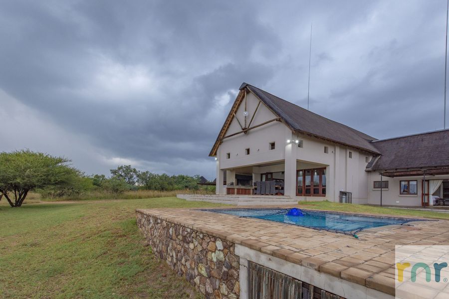 Zebula M81 - 4 Bedroom House with Loft Area (Sleeps 16) - Photo 3