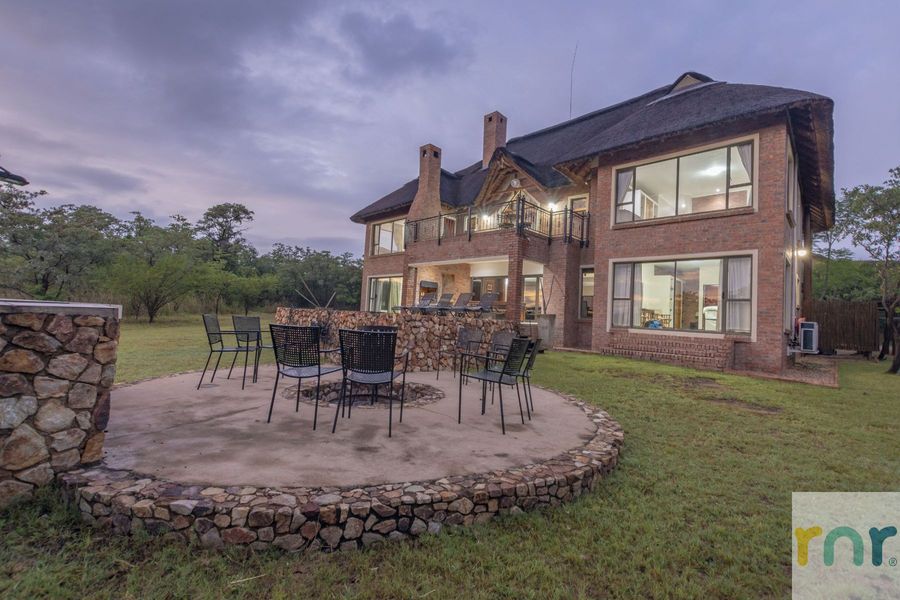 Zebula M73 - 4 Bedroom House with Pool - Photo 2