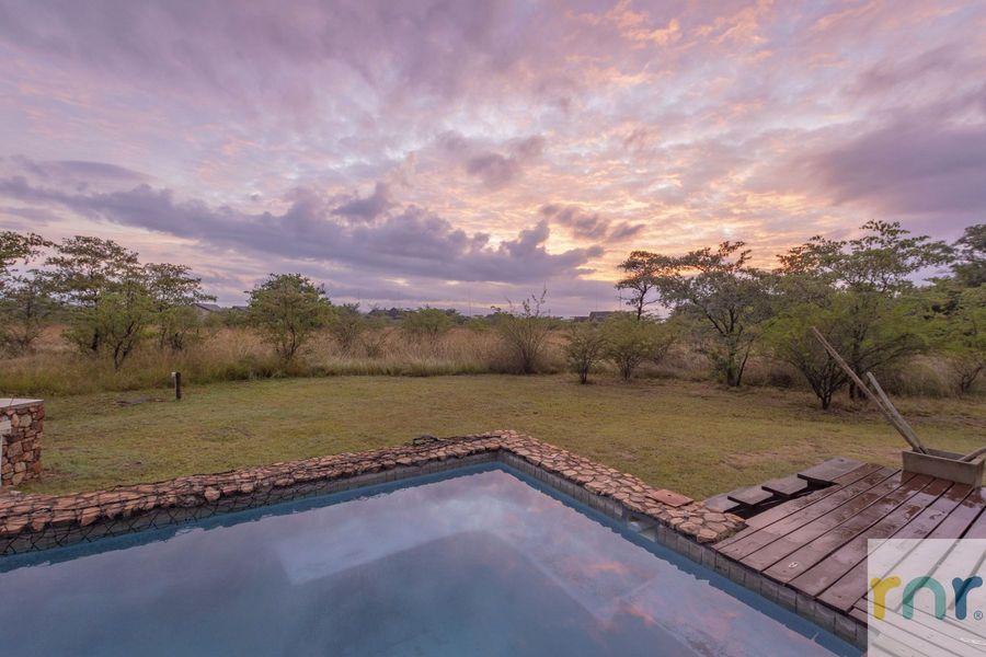 Zebula M73 - 4 Bedroom House with Pool - Photo 3