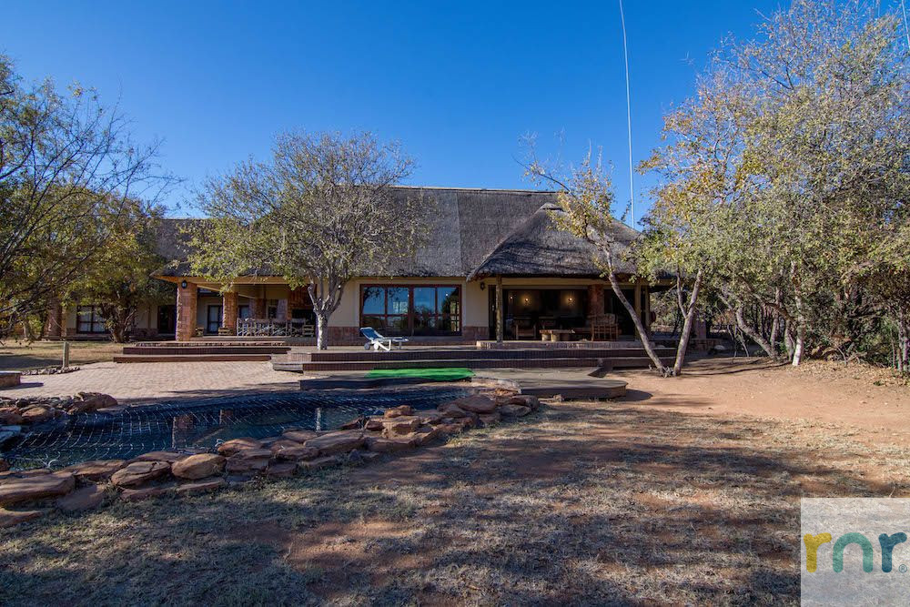 Zebula 4 Bedroom Holiday House IZ27