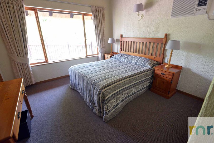 Kruger Park Lodge - KPT2 - 3 bedroom chalet - Photo 4