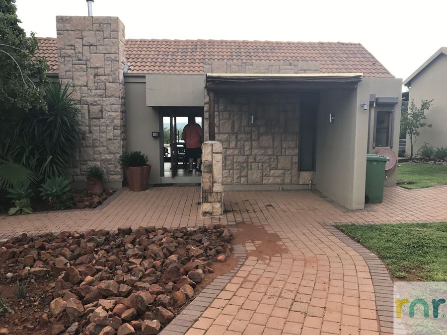 Elements 4 Bedroom House IG21 - Photo 3