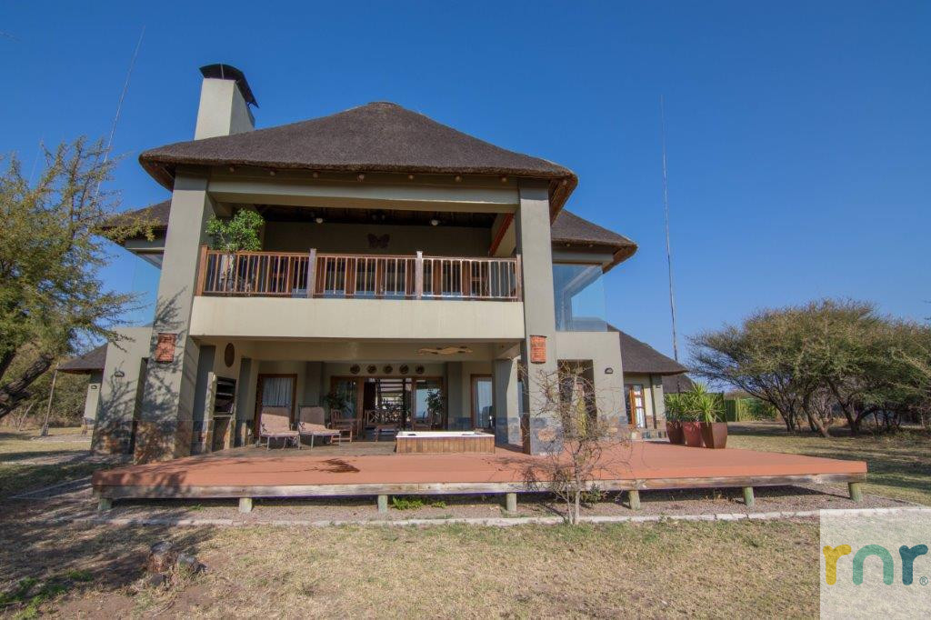 Zebula 4 Bedroom House with Jacuzzi IZ21