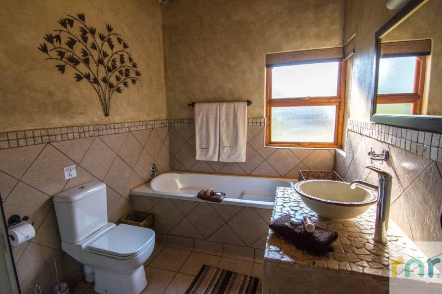 Zebula 4 Bedroom House with Jacuzzi IZ21 - Photo 3