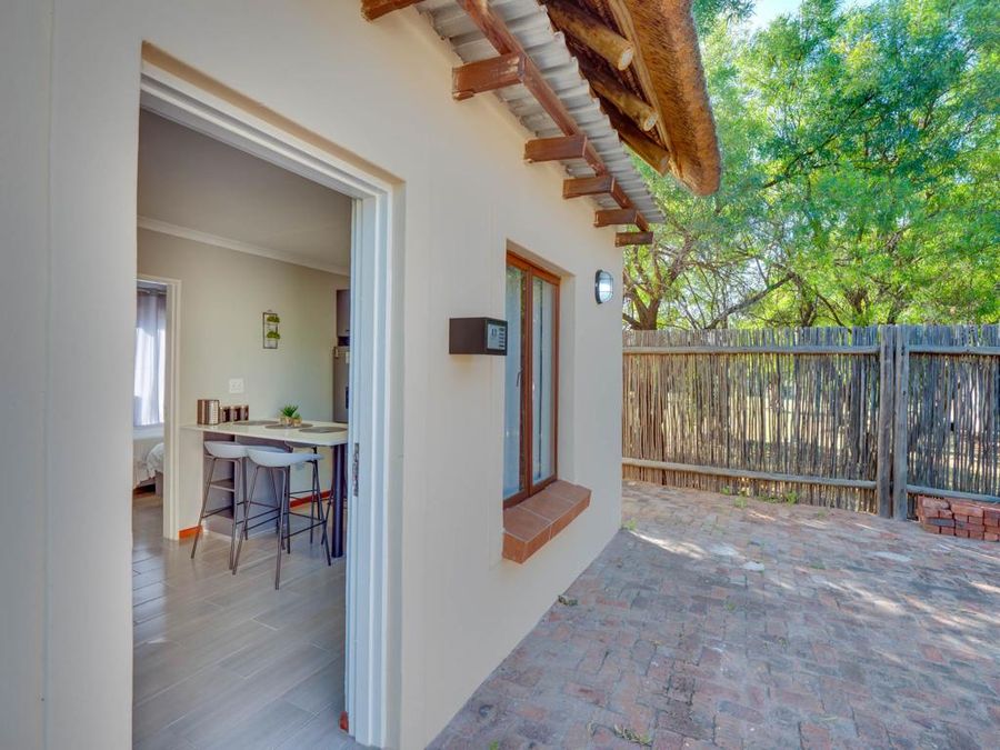 Zebula 1 Pela Lodge (2-bedroom cottage) - Photo 2