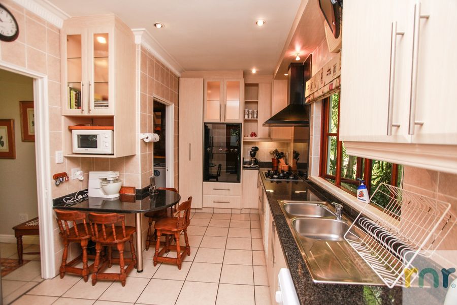 Selborne 4 Bedroom Delight ZPF19 - Photo 4