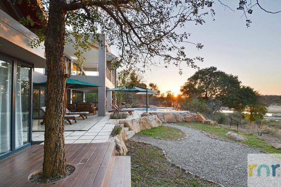 Mjejane 5 Bedroom Riverfront IMK1 - Photo 3