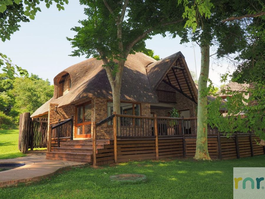 550 Kruger Park Lodge with pool - Photo 2