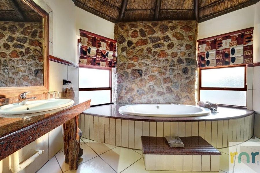 Zebula Bush Lodge - Photo 3