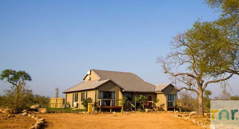 Mjejane Bush Lodges: 6, 8 or 10 Sleepers - IJ2
