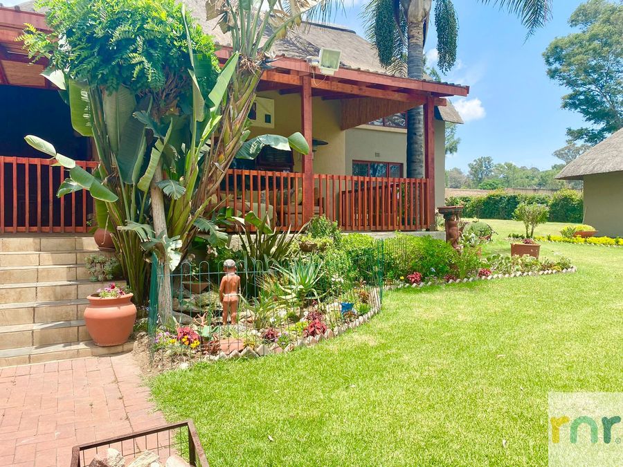 A Spacious farm style Home with Beautiful Gardens - Photo 2