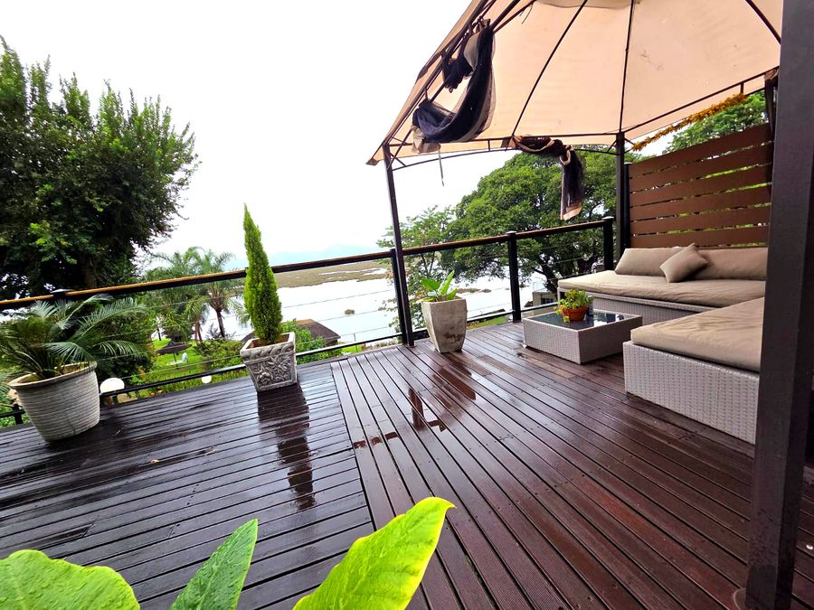 1 Mariner Village Kosmos
