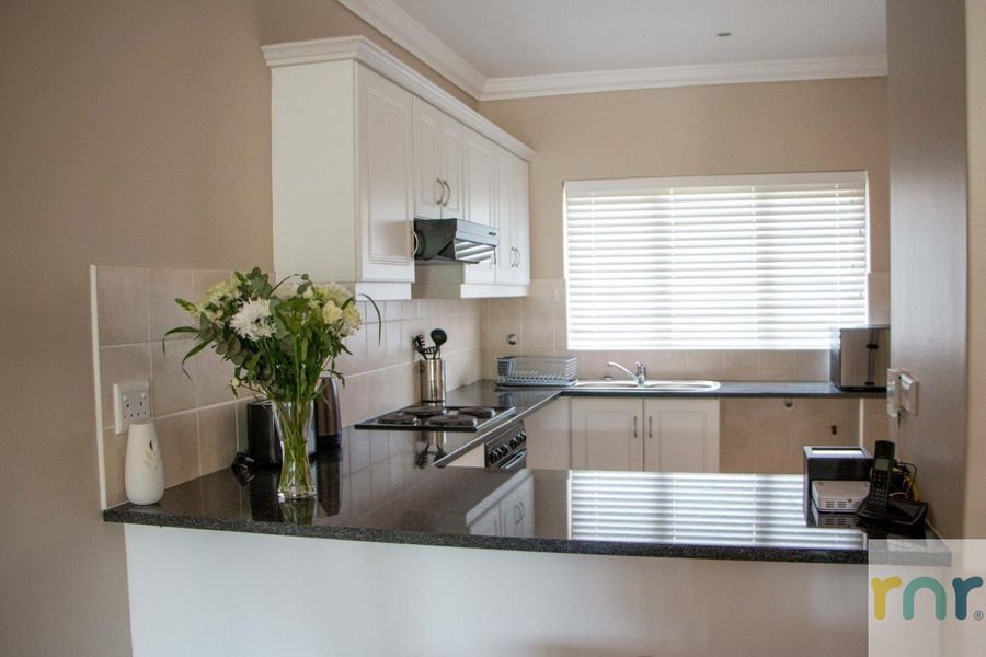 Selborne 2 Bedroom Villa ZPF25 - Photo 4