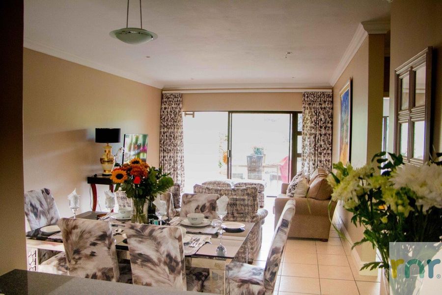 Selborne 2 Bedroom Villa ZPF25 - Photo 2