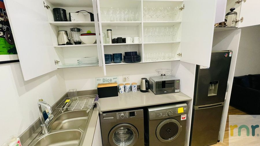 Illovo Central 1 Bedroom Apartment - Photo 5